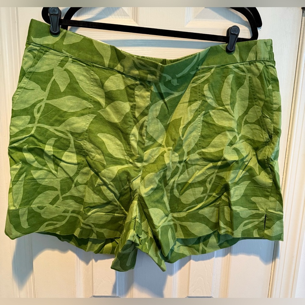 Banana Republic Green Leaf-Print Women’s Shorts